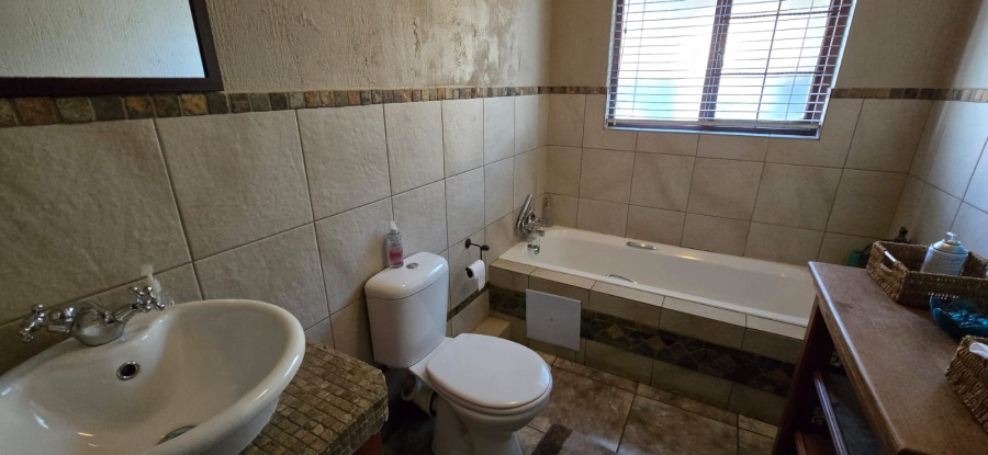 4 Bedroom Property for Sale in Waterval East North West